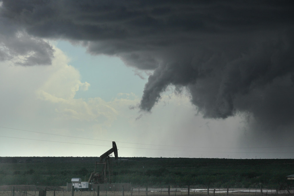 "Storm Chasing May 2014" by minds-eye is licensed under CC BY 2.0 